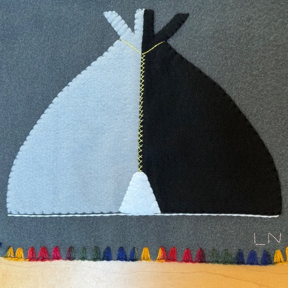 Handmade Inuit Style Felt Mat - Picture 4 of 7